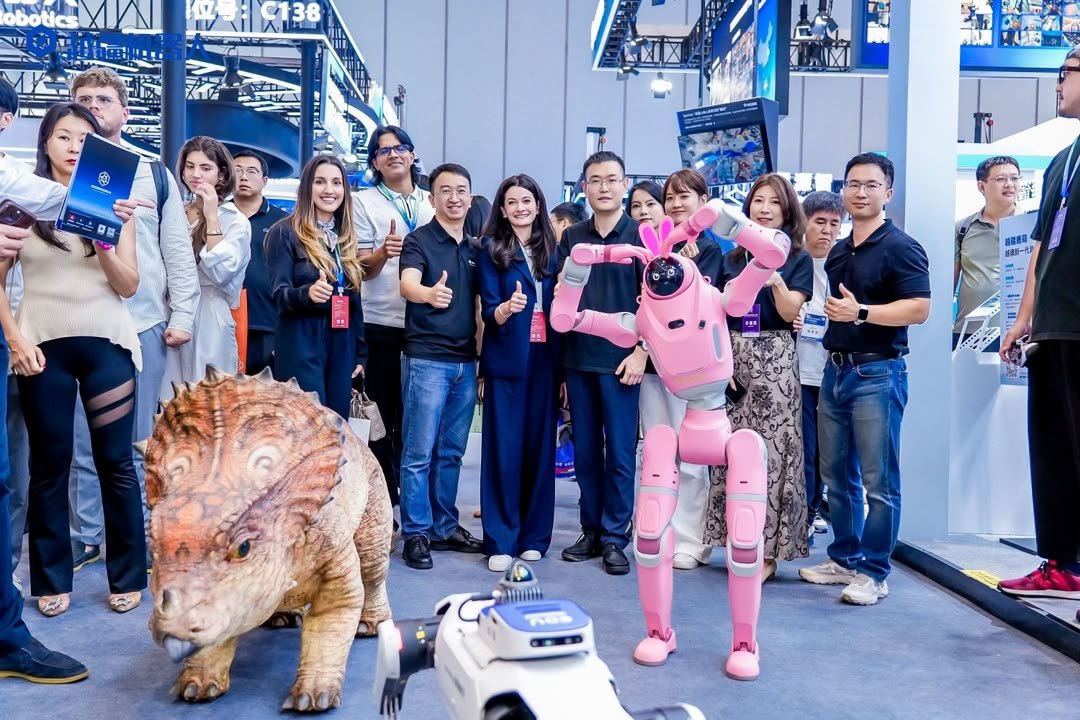 Sullo stand DOBOT: il robot dinosauro Sinoceratops